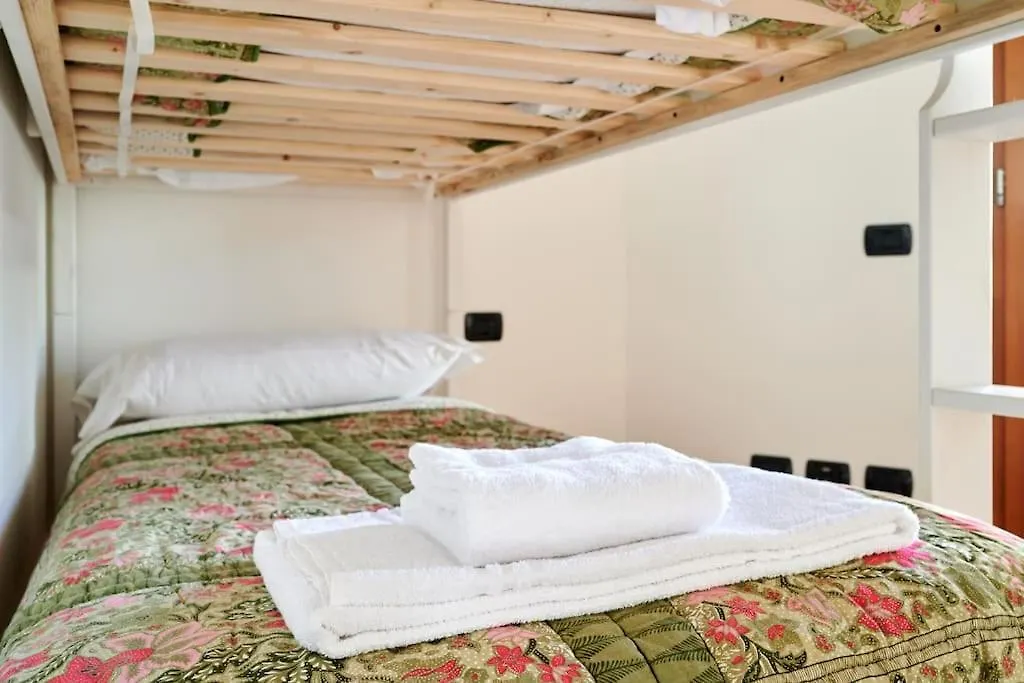 Apartament Airport 8 Min A/C - Netflix- Free Parking Bergamo 0*,